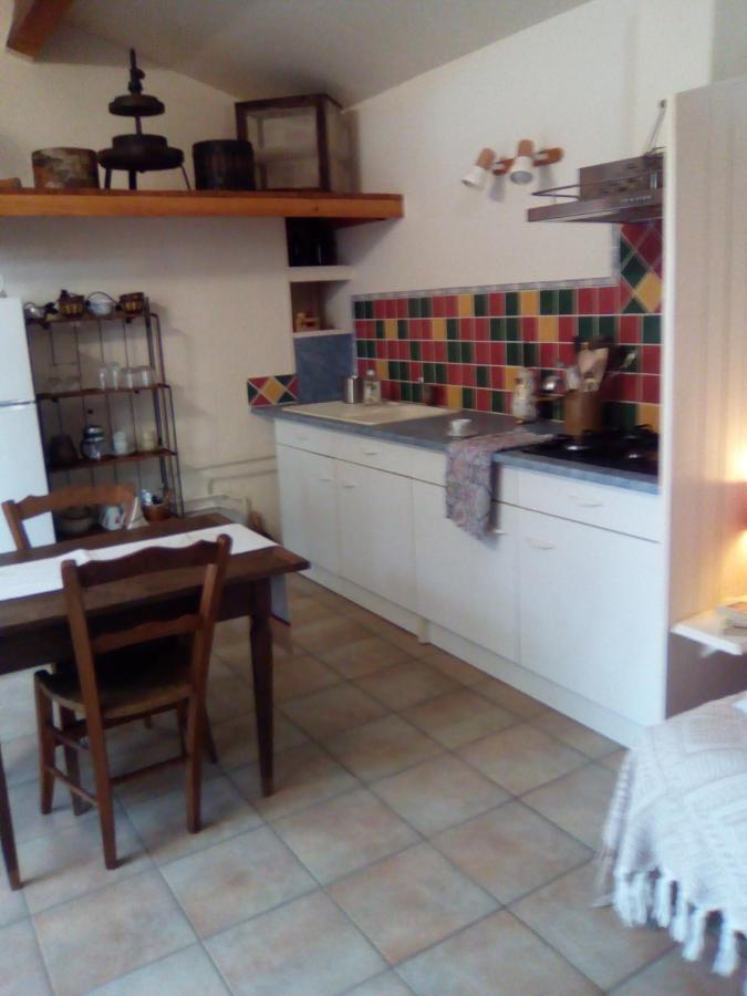 Sous Les Pins Apartment Villeneuve-les-Avignon Bagian luar foto